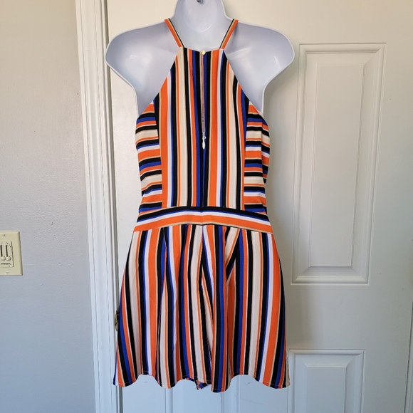 NWT Bebe Striped Halter Romper V Neck Gold Metal Trim Back Zip Size Small - Picture 4 of 15